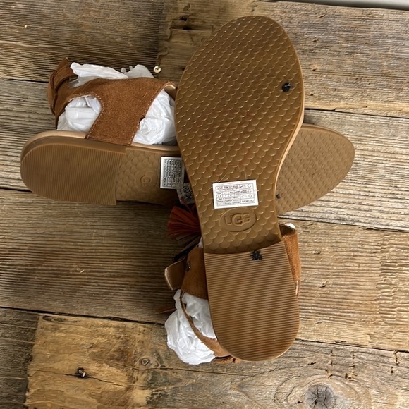 UGG Lecia suede leather tassel Boho sandals. Size 8.5. NWOT. - Picture 5 of 6